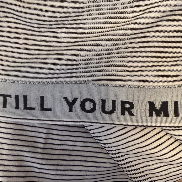 lululemon athletica Swiftly Crew in black and white stripe size 6 - Picture 9 of 11